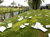 20160607 Boeken in de sloot Dordrecht Tstolk 001