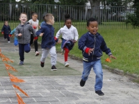 20161506 Scholieren van De Fontein lopen 100 meter voor Dafne Schippers Dordrecht Tstolk