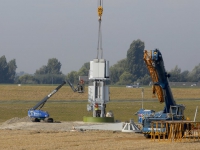 20161309 Eerste windmolen wordt geplaatst Wieldrechtse zeedijk Dordrecht Tstolk 001