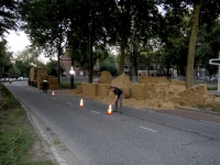 20161808 Oranjelaan uren dicht na verlies van lading stro Dordrecht Tstolk 001