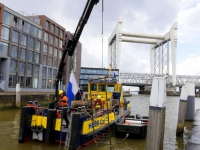 20161506 Afzet hekken uit oude maas getakeld Oude maas Kalkhaven Dordrecht Tstolk