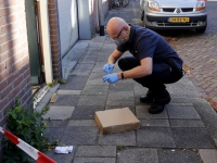 20161508 Vuurwapen aangetroffen na aanhouding twee mannen Christiaan de Wetstraat Dordrecht Tstolk 002