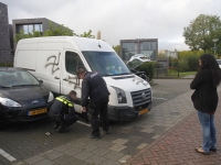 20160211 Meerdere auto\'s beklad met hakenkruizen Oudelandshoek Dordrecht Tstolk 001