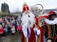 20140512-Wiede-Wiede-Wiet-zingt-voor-sinterklaas-Beaxtrixschool-Dordrecht-Tstolk-001_resize