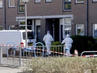 20161804 Stoffelijk overschot aangetroffen in woning Merelerf Numansdorp Tstolk 001