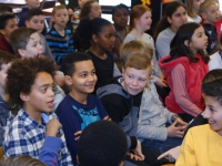 20160903-Kinderboekenschrijfster-Marlies-slegers-verrast-leerling-Dordrecht-Tstolk