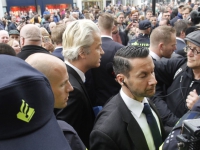 20160204 Hectiek rond bezoek PVV voorman Geert Wilders Dordrecht Tstolk 005