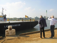 20161404 NIEUW PONTON VOOR VAN DER WEES ARRIVEERT IN DORDRECHT Tstolk