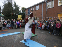 20170512-Sinterklaas-op-schaaten-naar-Horizon-school-Dordrecht-Tstolk-005