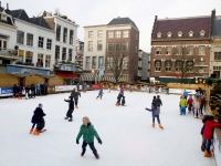 Dordrecht Scheffersplein - Kinderen Vest op Kerstijsbaan Dordrecht