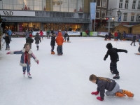 Dordrecht Scheffersplein - Kinderen Vest op Kerstijsbaan Dordrecht