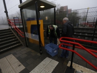 20161511 Kaartjesautomaat vernield met vuurwerk Station Zuid Dordrecht Tstolk 001