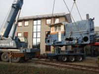 Dordrecht Wieldrechtseweg - Oude locomotief in de kabels