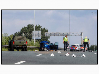 07062024-Twee-gewonden-bij-ernstig-ongeluk-met-Defensie-voertuig-A16-Zwijndrecht-Stolkfotografie-05