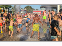 12082024-Brandweer-zorgt-voor-welkom-waterballet-Papendrecht-Stolkfotografie-002