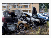 22082024-Meerdere-autos-verwoest-door-brand-WH-Vliegenstraat-Dordrecht-Stolkfotografie