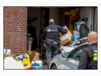 24092024-Politie-inval-Zonnebloemstraat-Zwijndrecht-Stolkfotografie